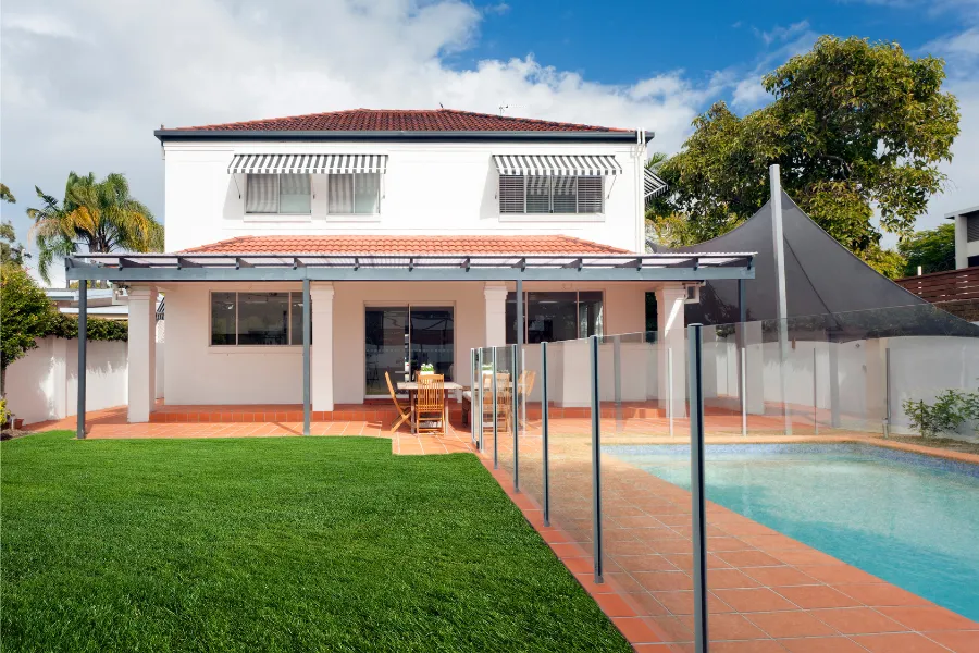 safety glass railing for pool area